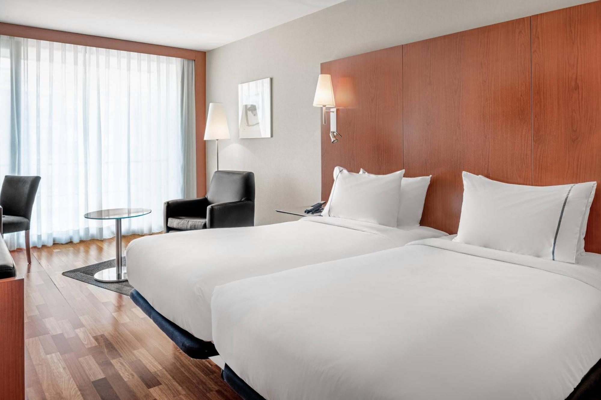 Ac Hotel La Rioja By Marriott Logrono Bagian luar foto