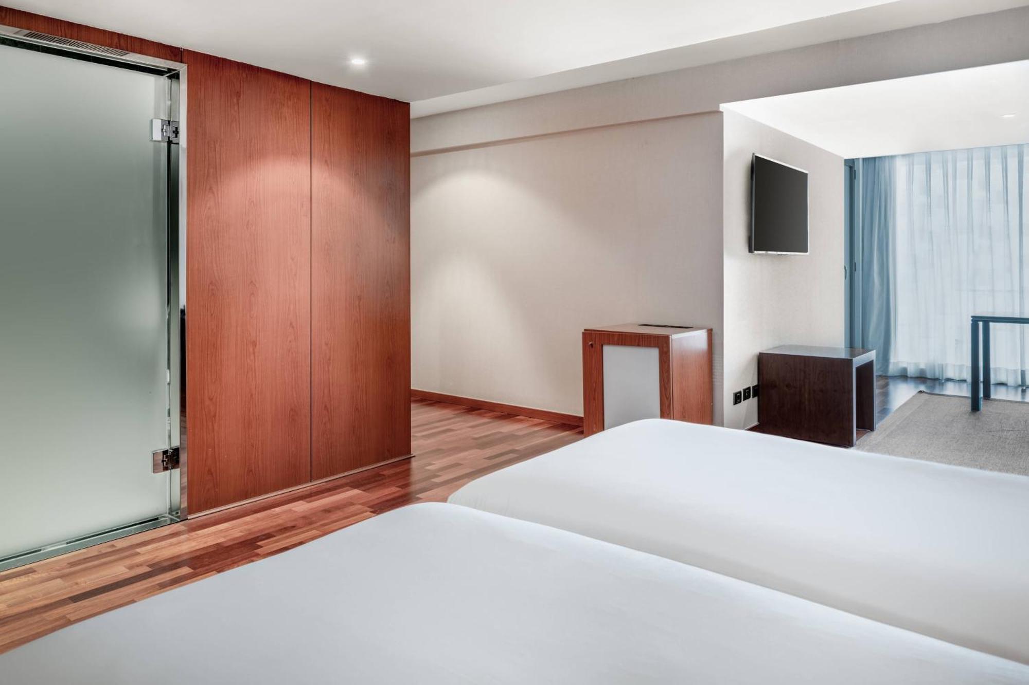 Ac Hotel La Rioja By Marriott Logrono Bagian luar foto