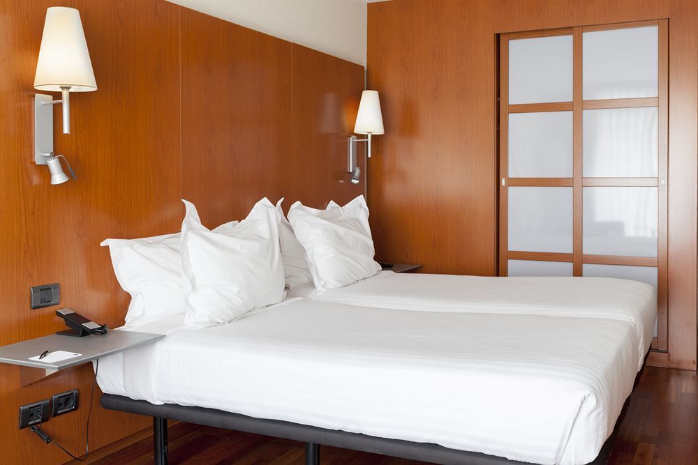 Ac Hotel La Rioja By Marriott Logrono Bagian luar foto