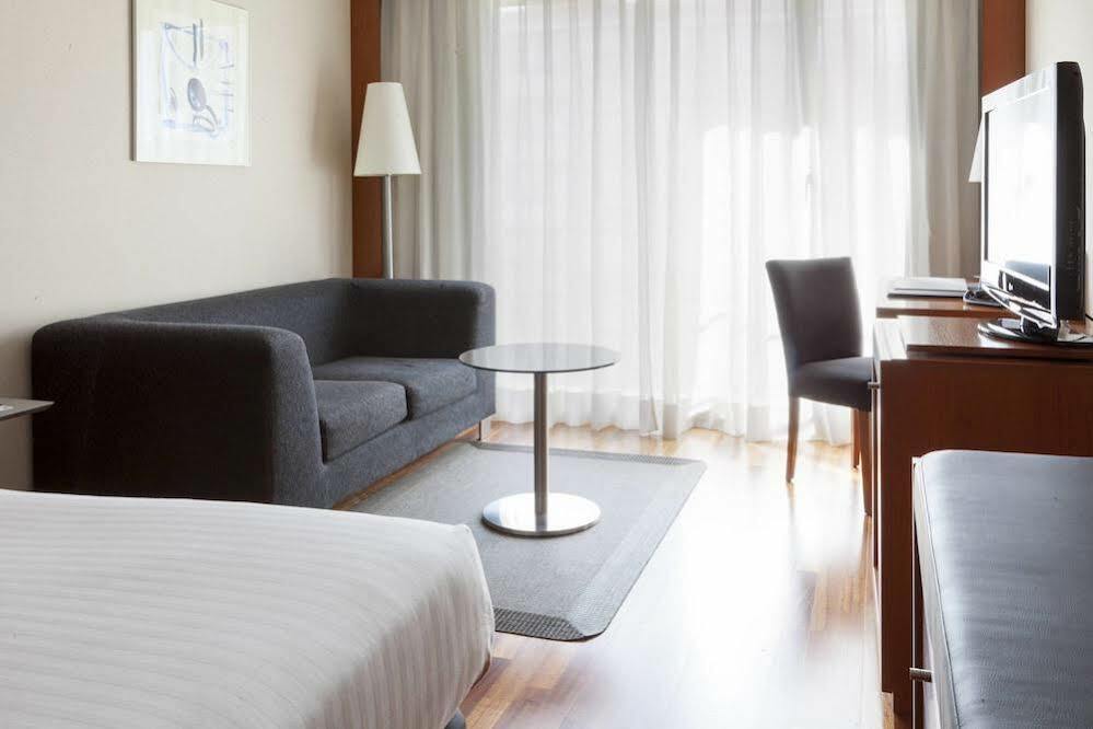 Ac Hotel La Rioja By Marriott Logrono Bagian luar foto